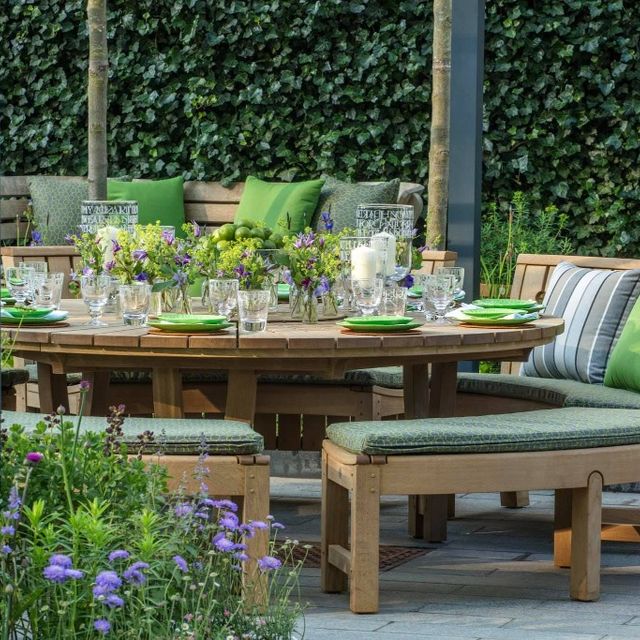 Green garden seating covers and cushions
